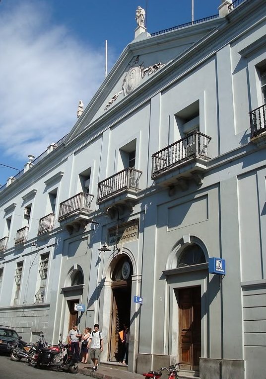 The main entrance of Hospital Maciel